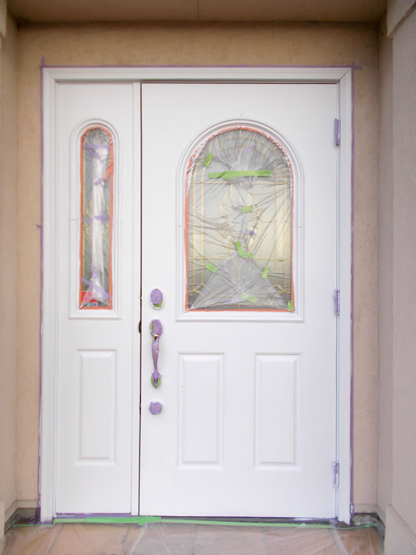 玄関ドア塗装（プライマー処理・中塗り）